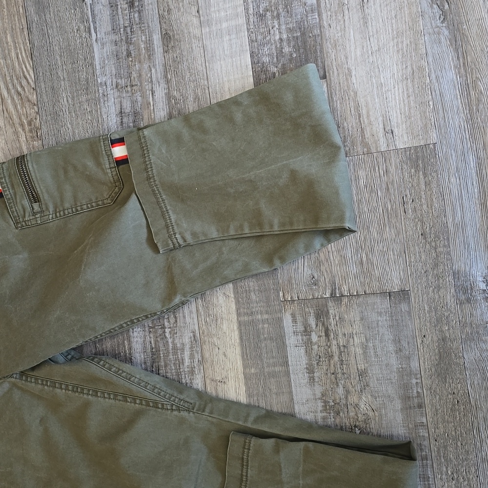ATHLETA| Summit Cargo Pant| Pinstripe Side Accent | Size 2 - Picture 7 of 13